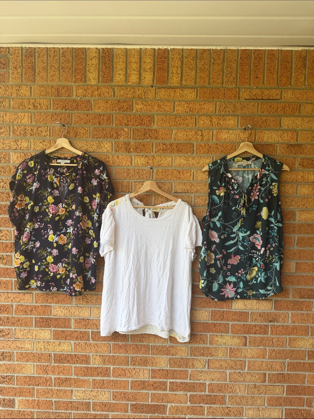 LOFT Plus Size Bundle (3) 16/18, XXL Floral Sleeveless and Short Sleeves